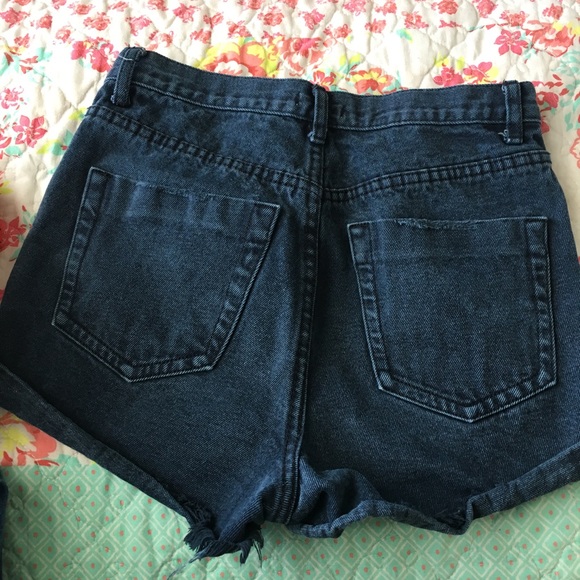 Shorts - Picture 2 of 3